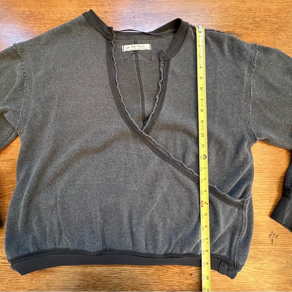 ⭐️ We the Free People Anyway Tee V Wrap Raw Edge Surplice Lagenlook Sweatshirt - Picture 12 of 13